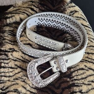 White Crystal Western Buckle Women’s Belt